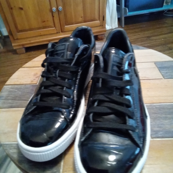 Puma Black Athletic Shoes - Picture 1 of 16